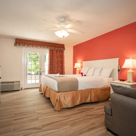 Island Sun Inn & Suites - Historic Venice & Beach Getaway