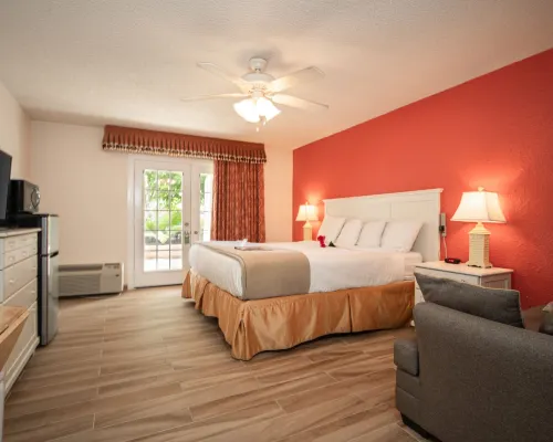 Island Sun Inn & Suites - Historic Venice & Beach Getaway Hotels in Venice