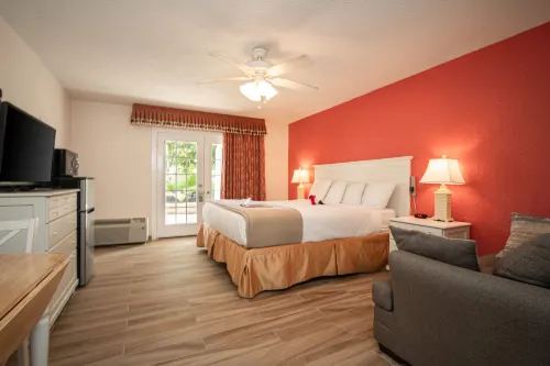 Island Sun Inn & Suites - Venice, Florida Historic Downtown & Beach Getaway Hotels in Venice