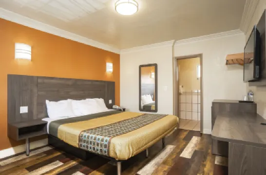 Economy Inn Hollywood Hotels near American Film Institute