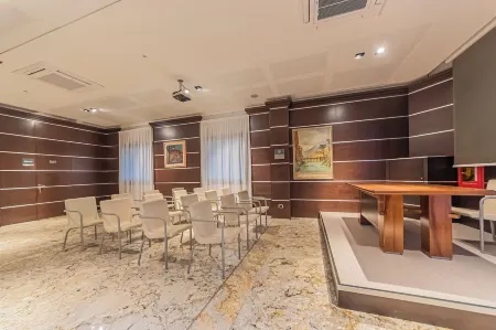 Dado Hotel International