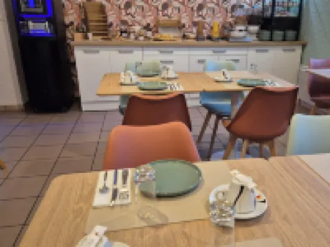 Cit'Hôtel le Quai 9 Hotels in Challans