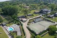 Domaine du Grand Bec Hotels in Cricquebeuf