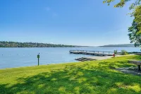 8 Mi to Dtwn Seattle Pet-Friendly Apt with Hot Tub