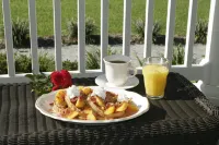 Seven Oaks Inn Bed and Breakfast - Breakfast