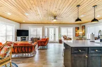 8 Mi to Ozark Folk Center: Home w/ Hot Tub & Deck - 3-Star