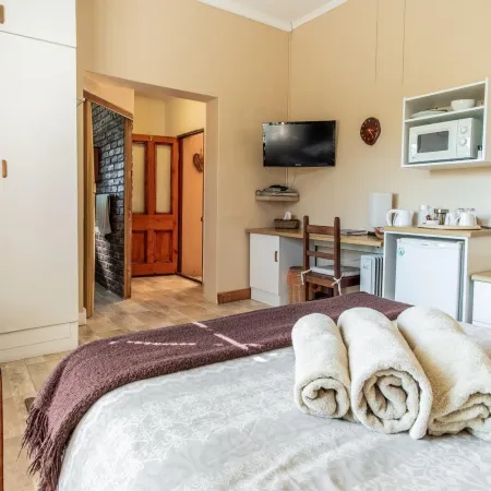 Treetops Guesthouse Отели рядом с достопримечательностью «Форт Фредерик»
