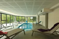 Logis Hotel Spa Restaurant le Provence - ที่มีสระว่ายน้ำ