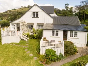 Arcadia Lodge Russell