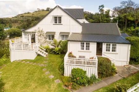 Arcadia Lodge Russell