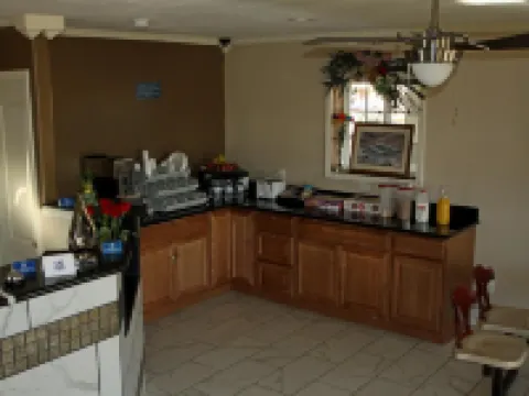 Executive Inn Snyder فنادق في سنايدر