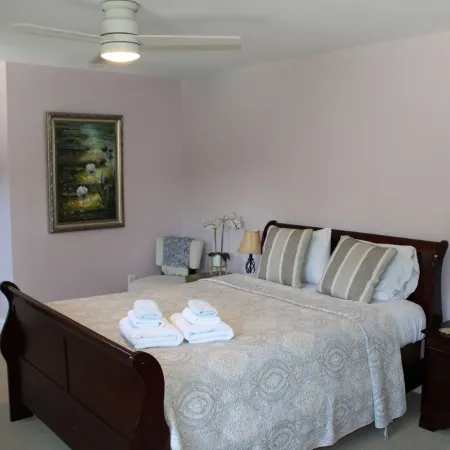 Family vacation retreat w/ In-ground Pool with private Chesapeake Bay access!