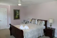 Family vacation retreat w/ In-ground Pool with private Chesapeake Bay access!