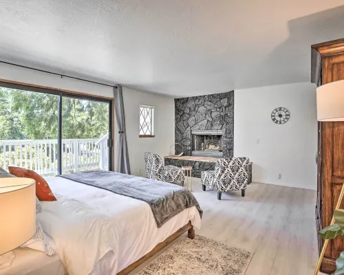 Boho-Chic Home w/ Game Room Near Lake Gregory! Hotels in Crestline
