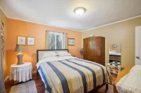 Charming Pet Friendly Coastal Getaway 3 Bedroom Home by Redawning - 3-Star
