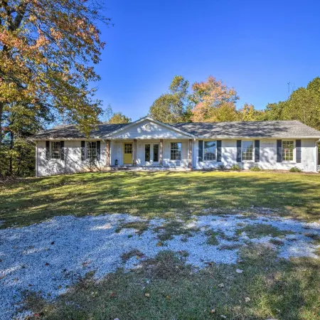 Mod Stable House on 10 Acres, Walk to Lake!