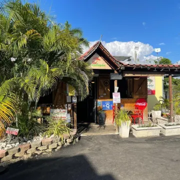 Red Flamboyan Guesthouse and Restaurant