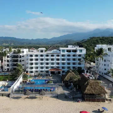 Torreblanca Beach Hotel and Suites Guayabitos - Desayuno y Comida Incluido