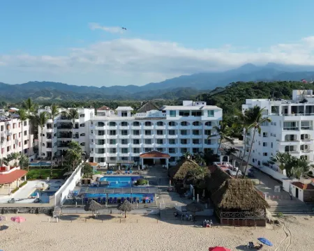 Torreblanca Beach Hotel and Suites Guayabitos - Desayuno y Comida Incluido Hotels in Compostela