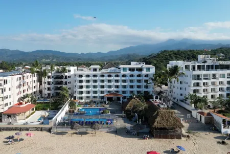 Torreblanca Beach Hotel and Suites Guayabitos - Desayuno y Comida Incluido