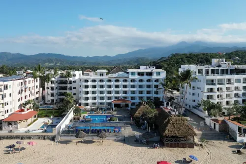Torreblanca Beach Hotel and Suites Guayabitos - Desayuno y Comida Incluido
