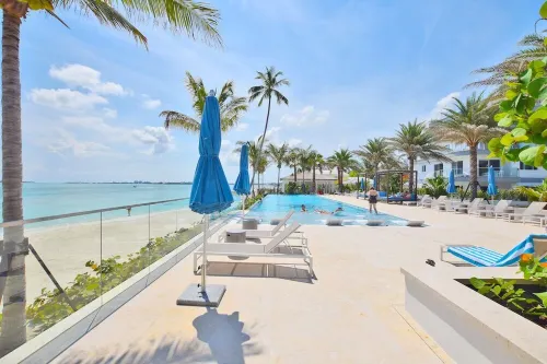 Luxury condo with a beachy Bahamian twist! - 홈스테이