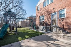 Private Chicago Apartment with Free Street Parking and in Unit Washer Dryer