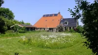 Cozy "Schwedenhaus" with a beautiful view, located on the water