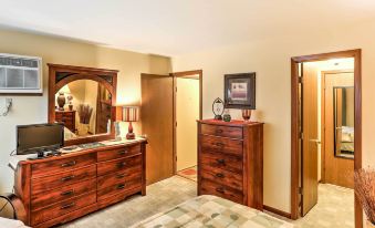 Waterfront Port Clinton Condo w/ Pool Access!