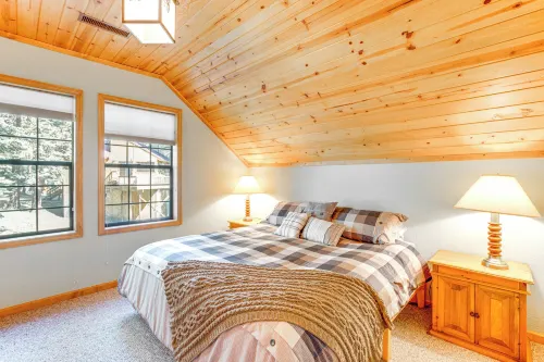 Deck w/ Mountain Views: Cabin in Bear Valley! - Homestays