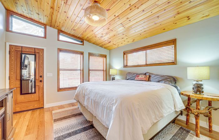 Strawberry Hideaway in the Pines w/ Hot Tub!