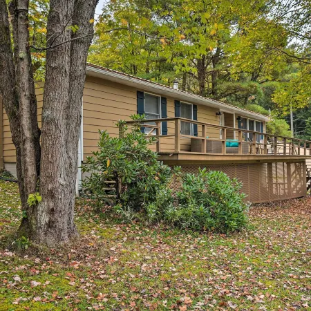 Great Valley Home w/ on-Site Pond, 7 Mi to Skiing!