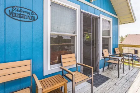 Mountain Koru Near Trails & Town 2 Bedroom Cabin