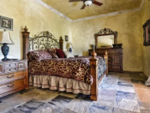 ブランコ リバーサイド コテージズ & RV ブランコのホテル