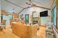Boone Hideaway w/ Deck, Grill & Hot Tub! - 3-stjärniga