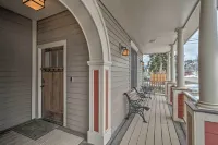 Updated Townhome w/ Hot Tub - Walk to Downtown! - parking