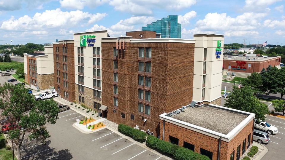 Holiday Inn Express & Suites BLOOMINGTON - MPLS ARPT AREA W by IHG