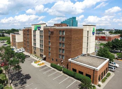 Holiday Inn Express & Suites BLOOMINGTON - MPLS ARPT AREA W by IHG