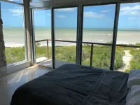 Ocean Villa. 100feet from beach and private Hotels in Sisal