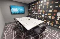 布拉克內爾村飯店