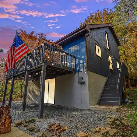 Hot Tub, Fire Pit & Barrel Sauna: Poconos Abode