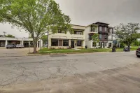 Steps to Tcu Campus: Modern Fort Worth Apt - Apartments