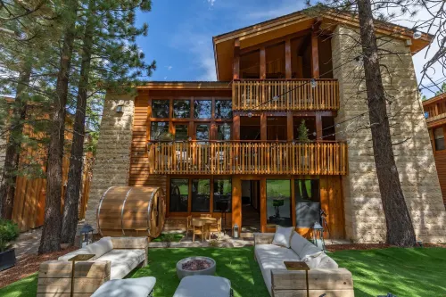 Obsidian 7 Deluxe 5000 sq ft House, Private Jacuzzi and Movie Theater, Close to Eagle by RedAwning - Pools