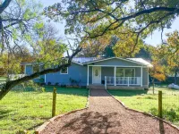 Outcast Landing - A Fisherman's Paradise Hotels in Bastrop County