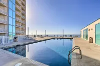 Spacious Biloxi Getaway w/ Pools & Beach Access! - balcón