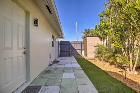 1 Mi to Deerfield Beach: Stylish Studio w/ Pool! Отели рядом с достопримечательностью «Парк Дирфилд Айленд»