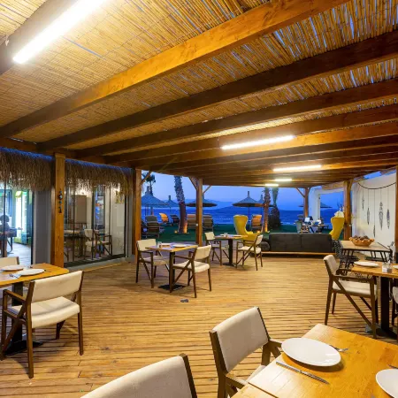 Anda Beach Bistro & Rooms