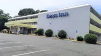 Days Inn by Wyndham Alexandria South Hotels in Belle Haven