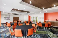 Holiday Inn Express & Suites Spring Hill