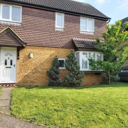 Huku Kwetu - Fieldfare Green